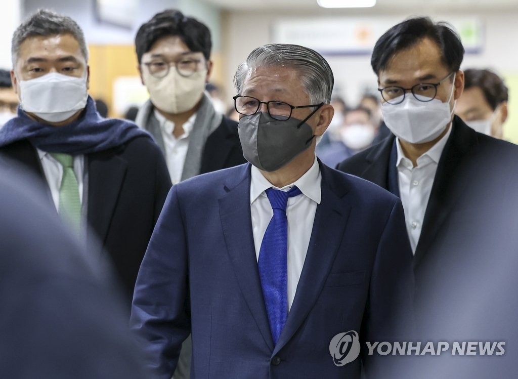 횡령·배임 최신원 전 SK네트웍스 회장에 징역 2년6개월 확정(종합)