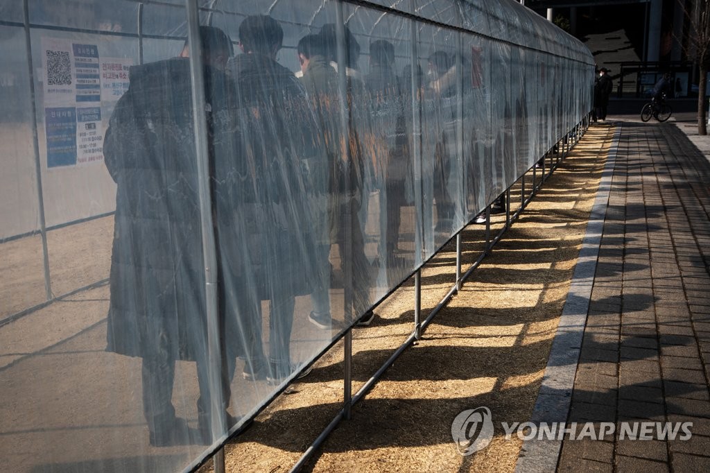 الإصابات اليومية بكورونا في كوريا الجنوبية تقترب من 50 ألف إصابة مسجلة أعلى مستوياتها - 4