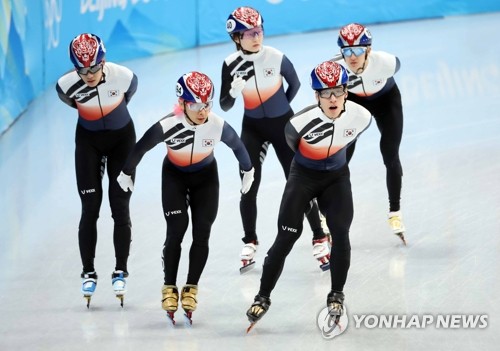 تدريبات الفريق الكوري للتزلج السريع على المضمار القصير