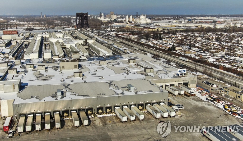 반도체 부족으로 생산 일부 중단한 미 포드자동차