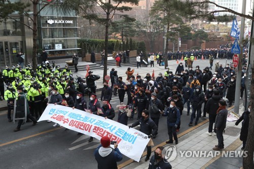 '택배노조 파업' 행진하는 민주노총