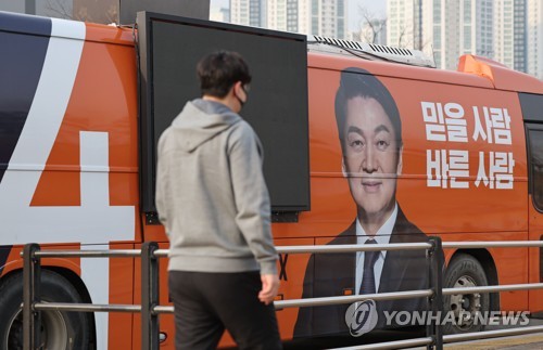 野党・安氏陣営「選挙運動中断」　遊説用バスで２人死亡＝韓国大統領選