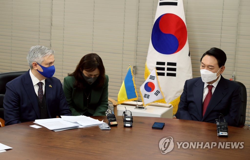 Yoon Meets Ukrainian Envoy | Yonhap News Agency