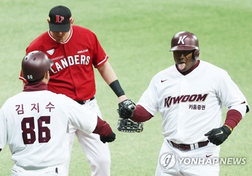 Baseball: Kiwoom Heroes vs. SSG Landers | Yonhap News Agency