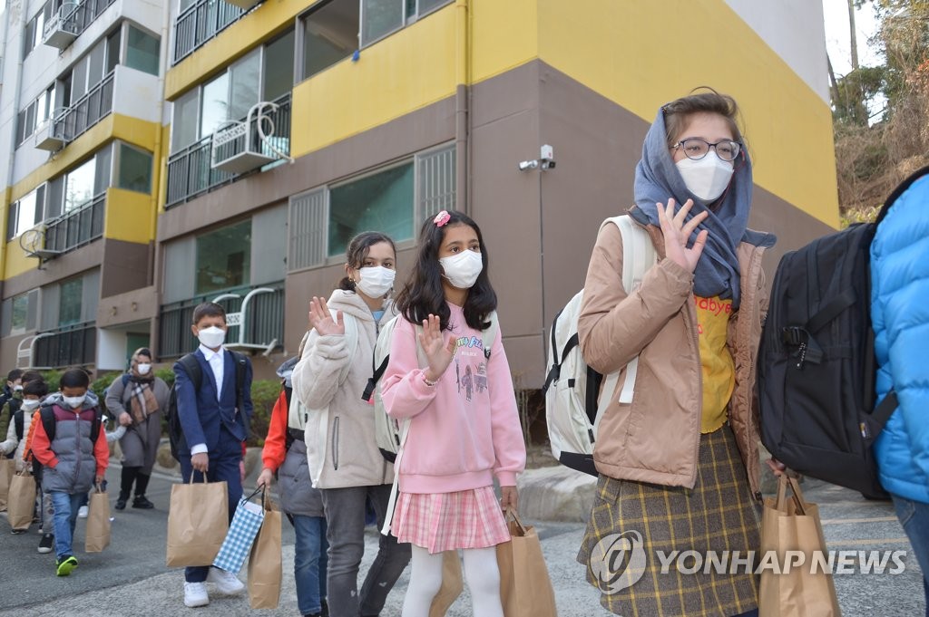 Children of Afghan families go to an elementary school in the southeastern city of Ulsan on March 21, 2022. (Yonhap)