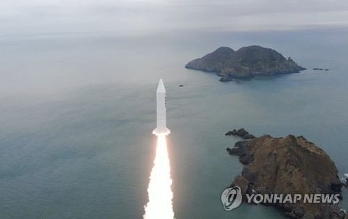 كوريا الجنوبية تهدف لاطلاق صاروخ فضائي يعمل بالوقود الصلب بعد 3 أعوام على ارتفاع 500 كلم