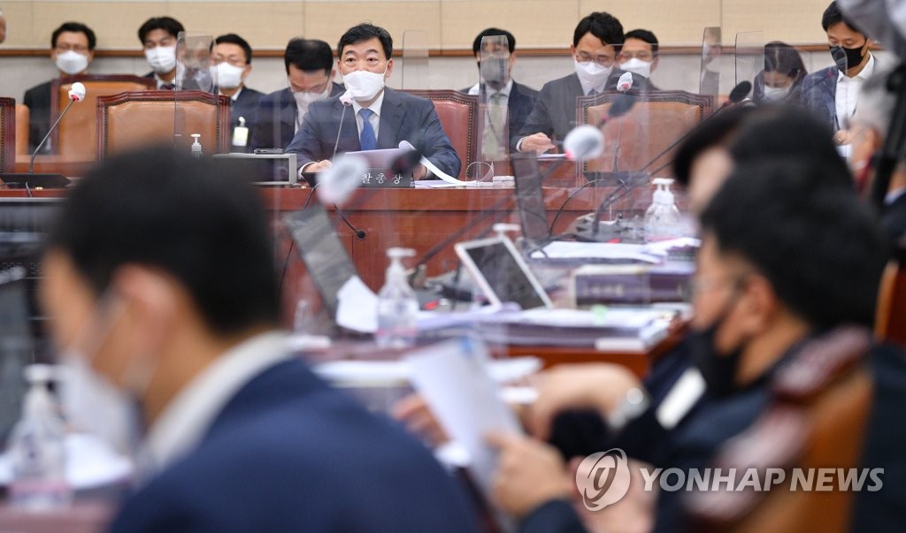 법안소위서 의견 밝히는 김오수