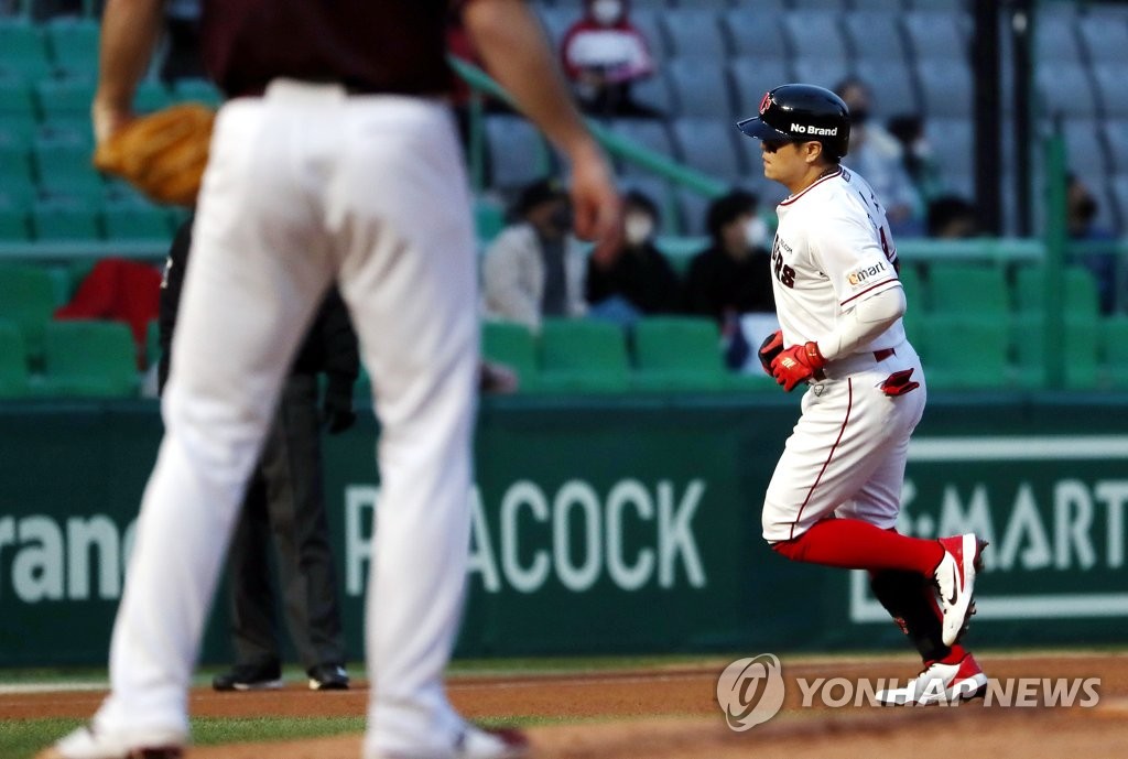 Baseball: Kiwoom Heroes vs. SSG Landers | Yonhap News Agency