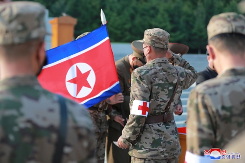 الجيش الكوري الشمالي في مهمة توزيع أدوية كوفيد-19