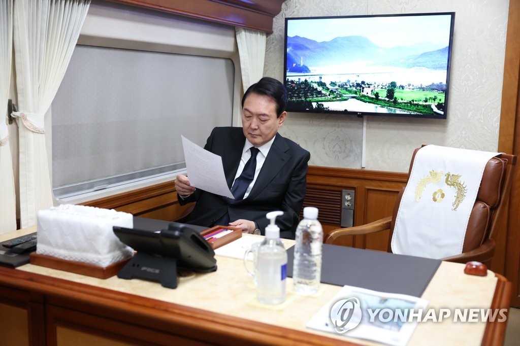 尹대통령, KTX타고 광주行…5·18 기념식 참석