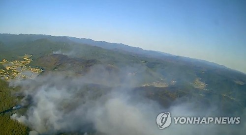경북 울진 산불 이틀째…헬기 37대 투입