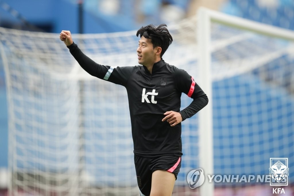 Son Heung-min of South Korea trains at Daejeon World Cup Stadium in Daejeon, 160 kilometers south of Seoul, on June 5, 2022, the eve of a friendly match against Chile, in this photo provided by the Korea Football Association. (PHOTO NOT FOR SALE) (Yonhap)