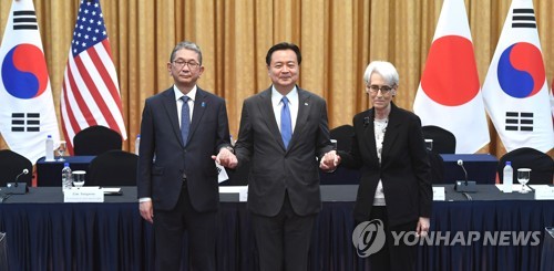 (AMPLIACIÓN) Corea del Sur, EE. UU. y Japón acuerdan fortalecer los lazos de seguridad contra Pyongyang