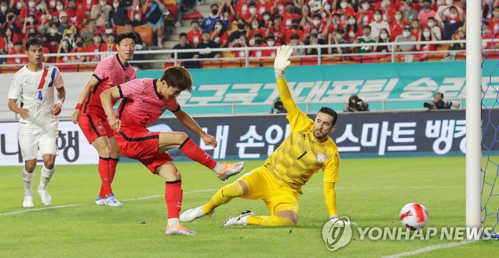 슛하는 김진수