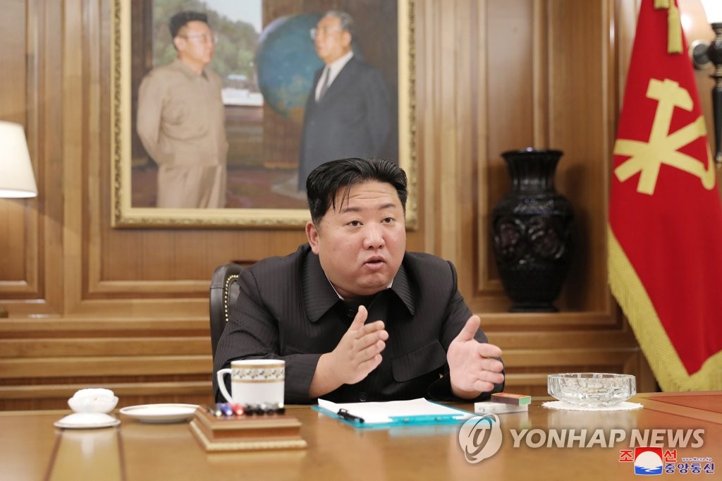 북한 김정은, 비서국회의 주재…"간부들 비혁명적 행위에 투쟁 전개"