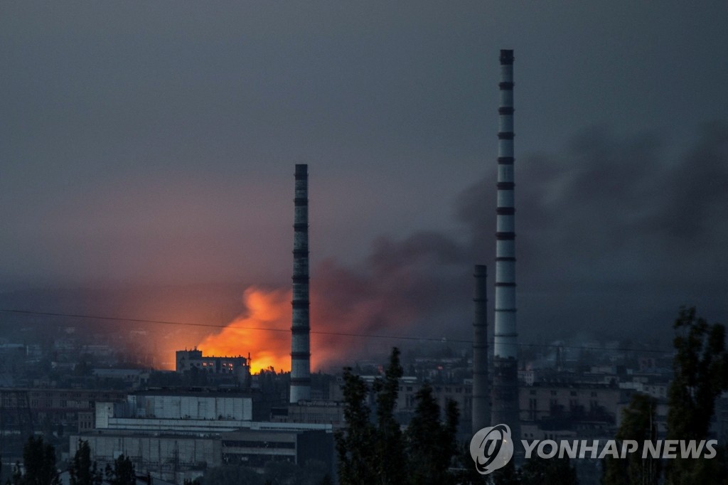집중 공격 받는 우크라군 동부 거점 아조트 화학공장