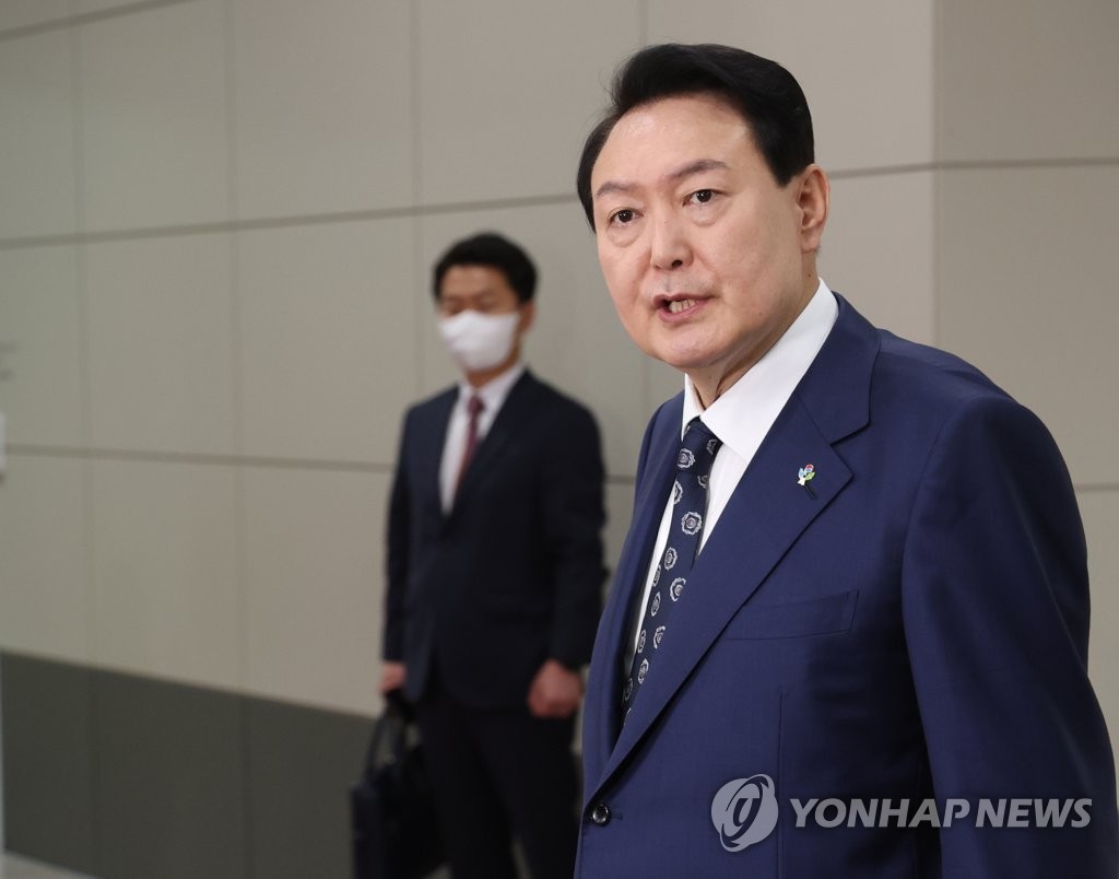 Yoon insta a la toma de medidas para proteger a los grupos vulnerables de los incrementos del tipo de interés