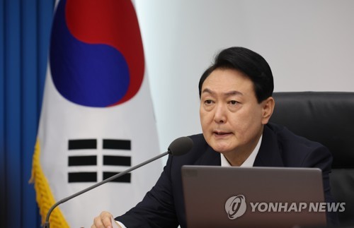 El índice de aprobación de Yoon se mantiene en el 32 por ciento por un mes