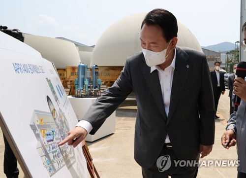 (LEAD) Yoon promises to rebuild nuclear power industry