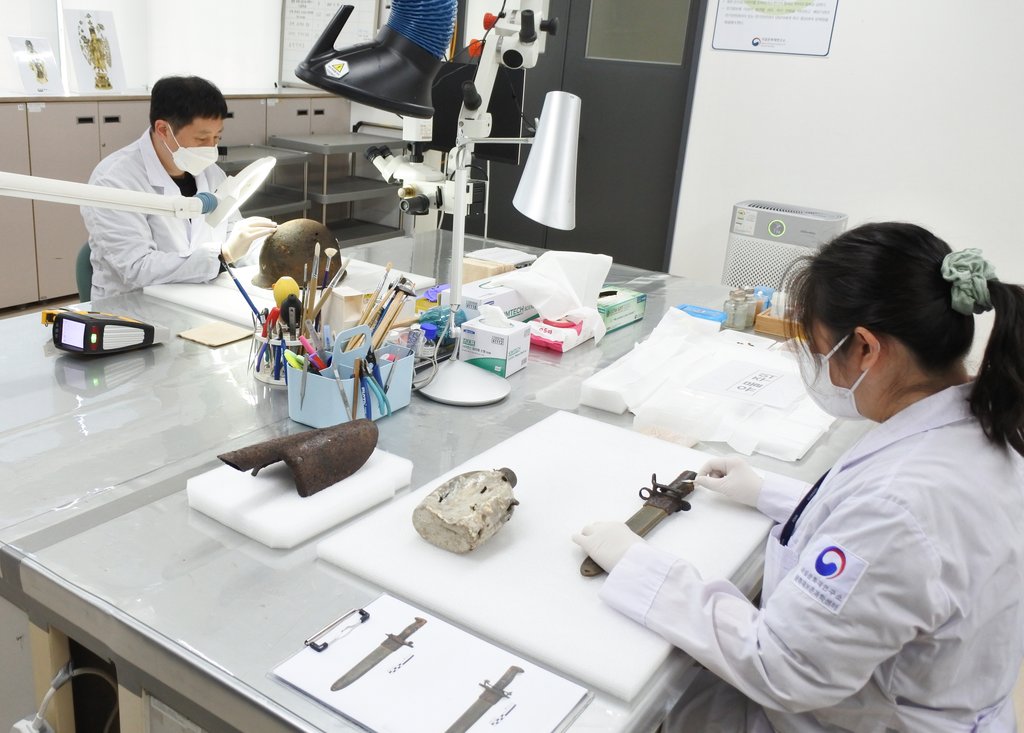 국립문화재연구원, 한국전쟁 전사자 유품 368점 보존 처리한다