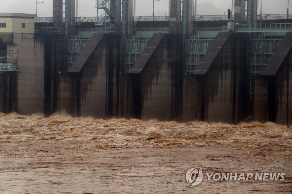 Presa para el control de inundaciones en un río intercoreano