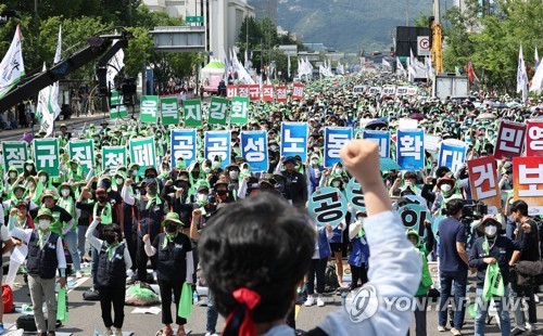폭염 속 서울 도심서 민주노총 4만9천명 집회…일대 교통 정체