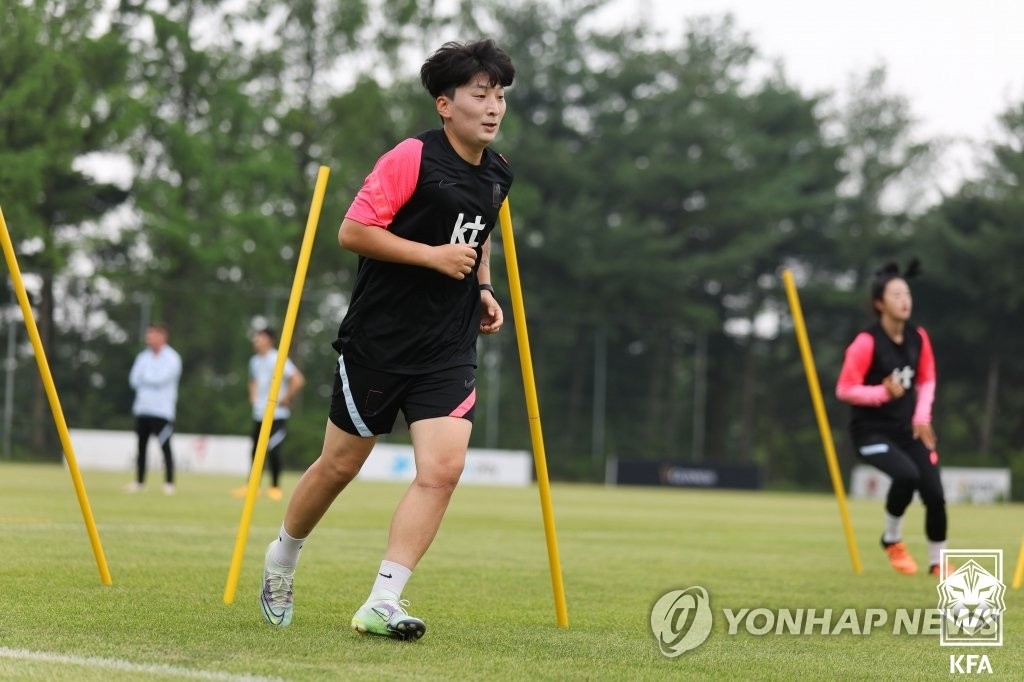 Park Eun-seon of the South Korean women's national football team trains at the National Football Center in Paju, Gyeonggi Province, on July 6, 2022, in this photo provided by the Korea Football Association. (PHOTO NOT FOR SALE) (Yonhap)