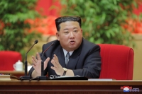 [속보] 北 김정은 "코로나19 최대 비상방역전 승리 선포"