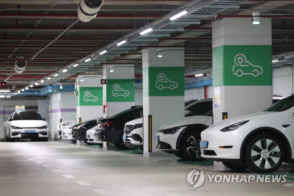 충전중인 전기차