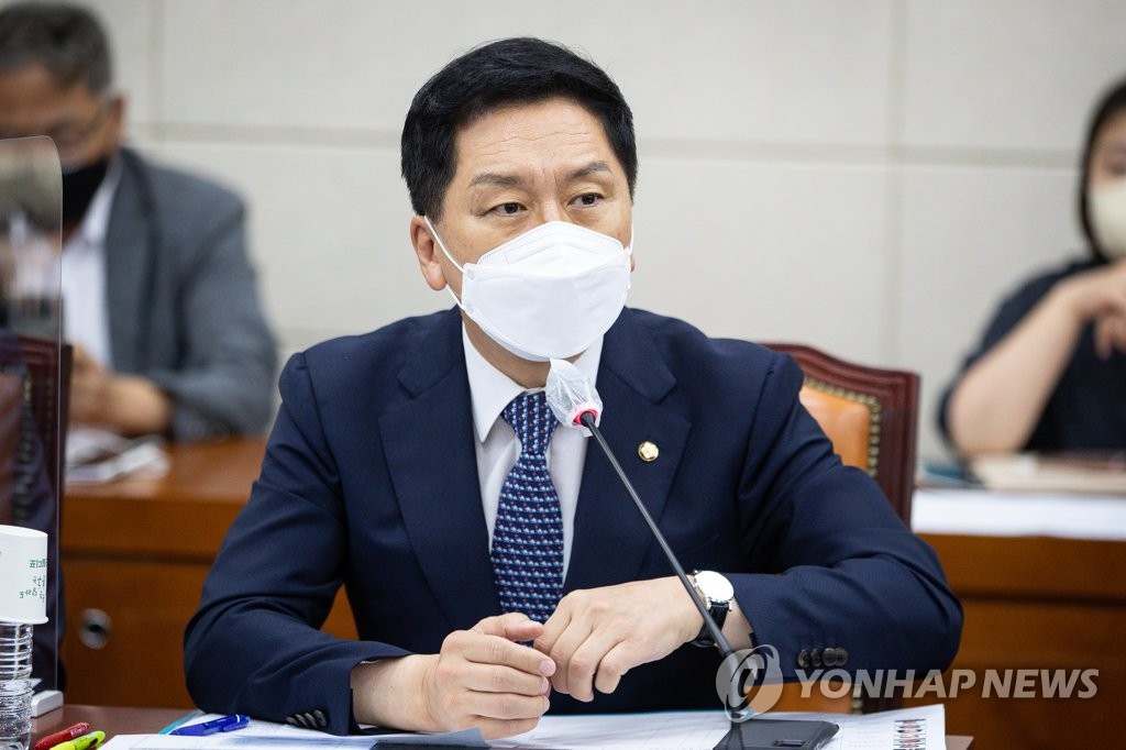 People Power Party Rep. Kim Gi-hyeon speaks at a parliamentary national defense committee meeting at the National Assembly on Aug. 1, 2022. (Pool photo) (Yonhap)