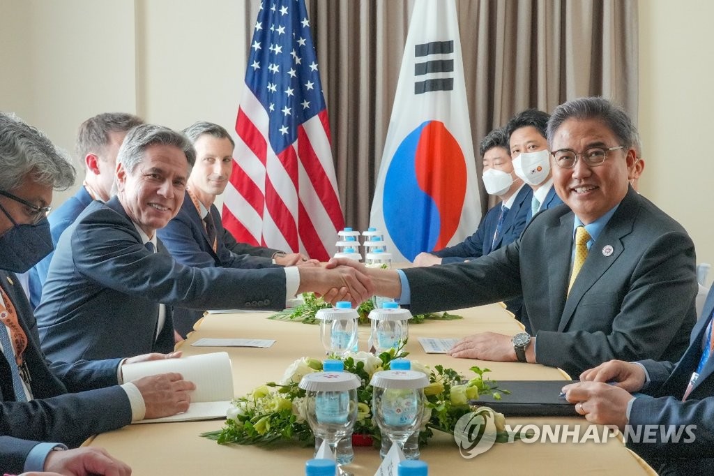 وزيرا خارجية كوريا الجنوبية والولايات المتحدة في كمبوديا