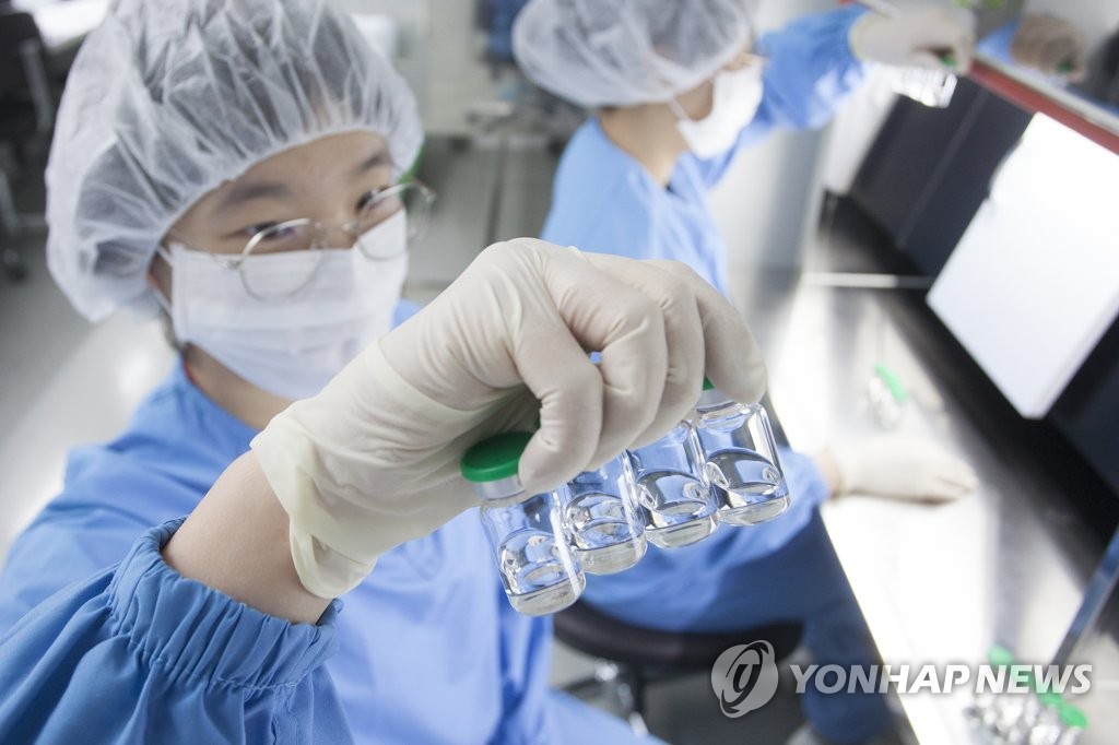 This photo, provided by SK Bioscience Co. on Aug. 11, 2022, shows researchers checking SKYCovione, the country's first homegrown COVID-19 vaccine developed by SK Bioscience. (PHOTO NOT FOR SALE) (Yonhap)