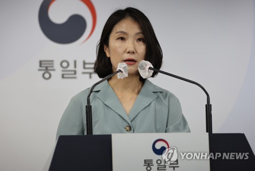 La foto de archivo, sin fechar, muestra a Lee Hyo-jung, viceportavoz del Ministerio de Unificación surcoreano, hablando durante una sesión informativa regular.