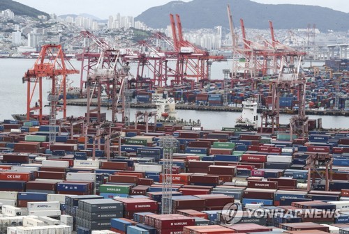 This file photo taken Aug. 11, 2022, shows stacks of containers at a port in South Korea's southeastern city of Busan. (Yonhap)