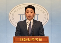 [1보] 강훈식, 후보직 사퇴…민주 전대, 이재명·박용진 2파전으로