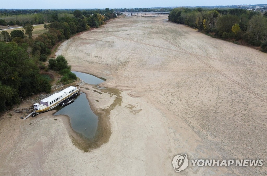 혹심한 가뭄으로 물길 끊어진 프랑스 루아르강