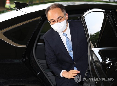 (LEAD) Yoon names new prosecutor general, chief of antitrust regulator