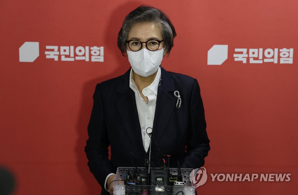 Lee Yang-hee, chairperson of the ruling People Power Party's ethics committee, speaks to reporters after a committee meeting at the National Assembly in western Seoul on Aug. 22, 2022. (Yonhap)