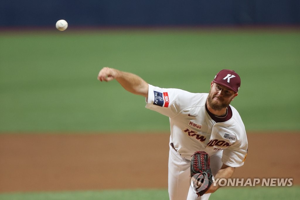 In this file photo from Aug. 31, 2022, Tyler Eppler of the Kiwoom Heroes pitches against the Lotte Giants during the top of the first inning of a Korea Baseball Organization regular season game at Gocheok Sky Dome in Seoul. (Yonhap)