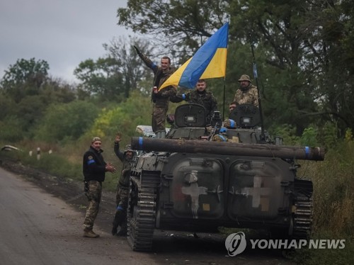 러시아군 철수한 우크라 동북부 요충지에도 집단매장지
