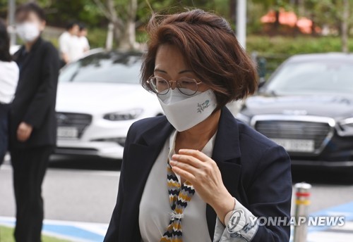 '뇌물 혐의' 은수미 전 성남시장 1심서 징역 2년…법정구속(종합2보)