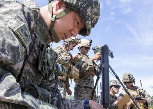 米軍が１５日に終了したとして国防総省のウェブサイトに公開した韓米海兵隊合同訓練の写真＝（聯合ニュース）≪転載・転用禁止≫