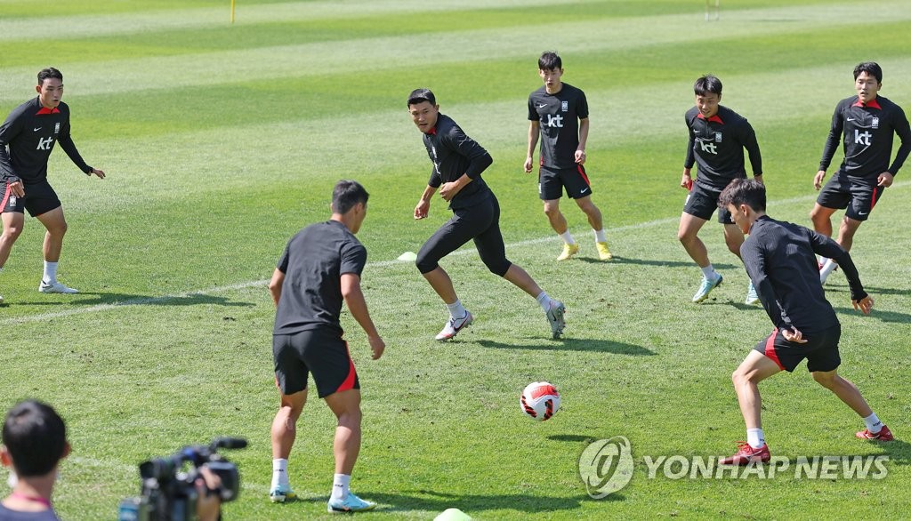 South Korean players train at the National Football Center in Paju, Gyeonggi Province, on Sept. 22, 2022, the eve of their men's football friendly match against Costa Rica. (Yonhap)