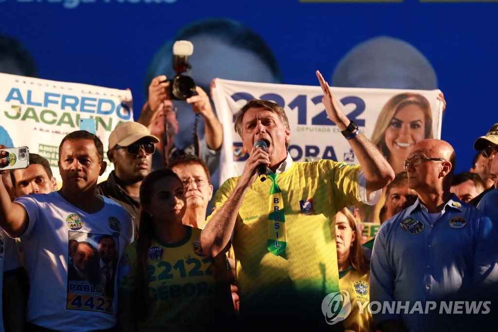 Presidente Bolsonaro faz discurso emocionado em comício no dia 22 (horário local).