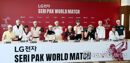 Participating players of the Seri Pak World Match golf event take part in a press conference at Bears Best Cheongna Golf Club in Incheon, just west of Seoul, on Sept. 26, 2022. Top row, from left: Cho A-yean, Park Min-ji, Lim Hee-jeong, Park Hyun-kyung, Hwang You-min and Kim Hyo-joo. Bottom row, from left: Yani Tseng, Lorena Ochoa, Pak Se-ri, Annika Sorenstam, Laura Davies and Cristie Kerr. (Yonhap)