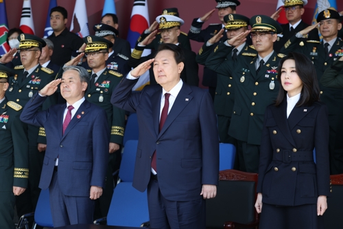 الرئيس «يون» وزوجته يحضران الاحتفال بيوم القوات الوطنية