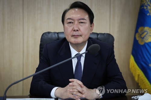 북 중거리 탄도미사일 대응방안 논의하는 윤석열 대통령