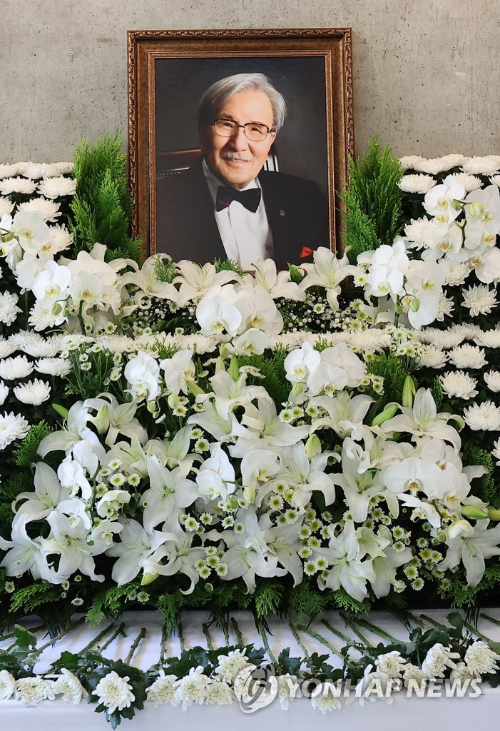 Funeral for professor emeritus Kim Dong-gill