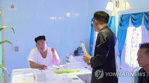 북한TV, 김정은 전용열차 내부 공개