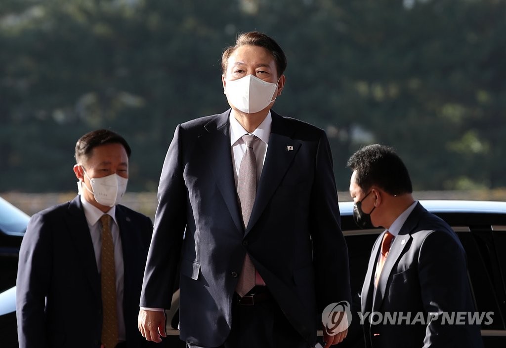 Yoon responde a la protesta de la oposición contra el intento de redada